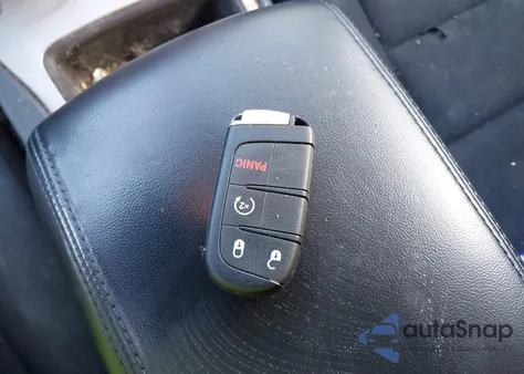 2015 Jeep Grand Cherokee Laredo z USA, uszkodzony, nr VIN 1C4RJFAGXFC793978